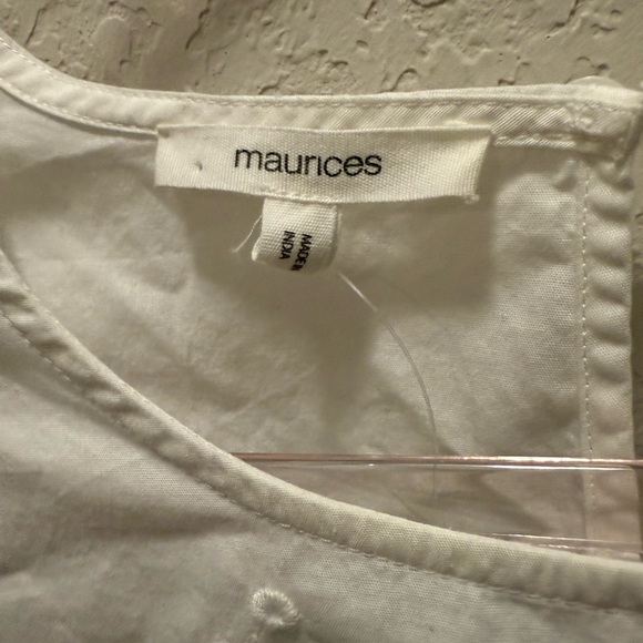 Maurices White 100% Cotton Embroidered Eyelet Blouse Size M - Picture 2 of 9